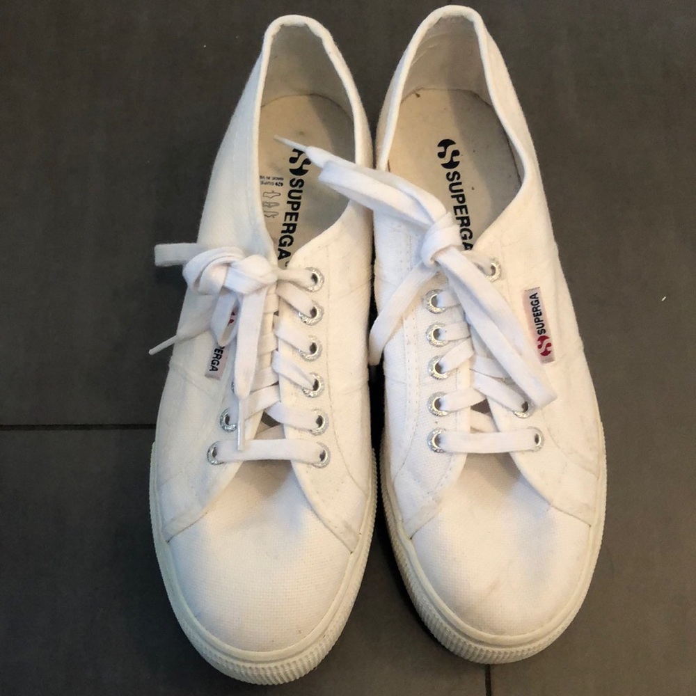 White platform sneaker